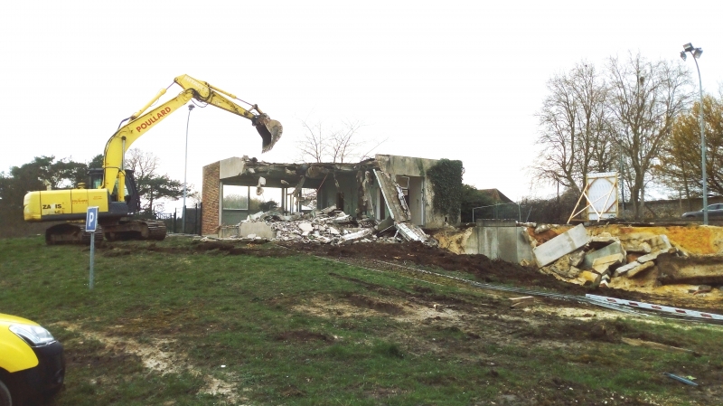 DÃ©molition ancien bÃ¢timent zone SITREVA